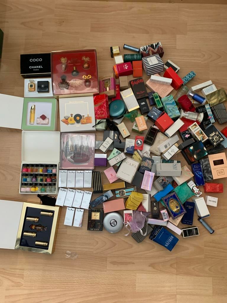 165 miniatuur parfumflesjes met doosjes, Verzamelen, Parfumverzamelingen, Ophalen of Verzenden, Gebruikt, Miniatuur