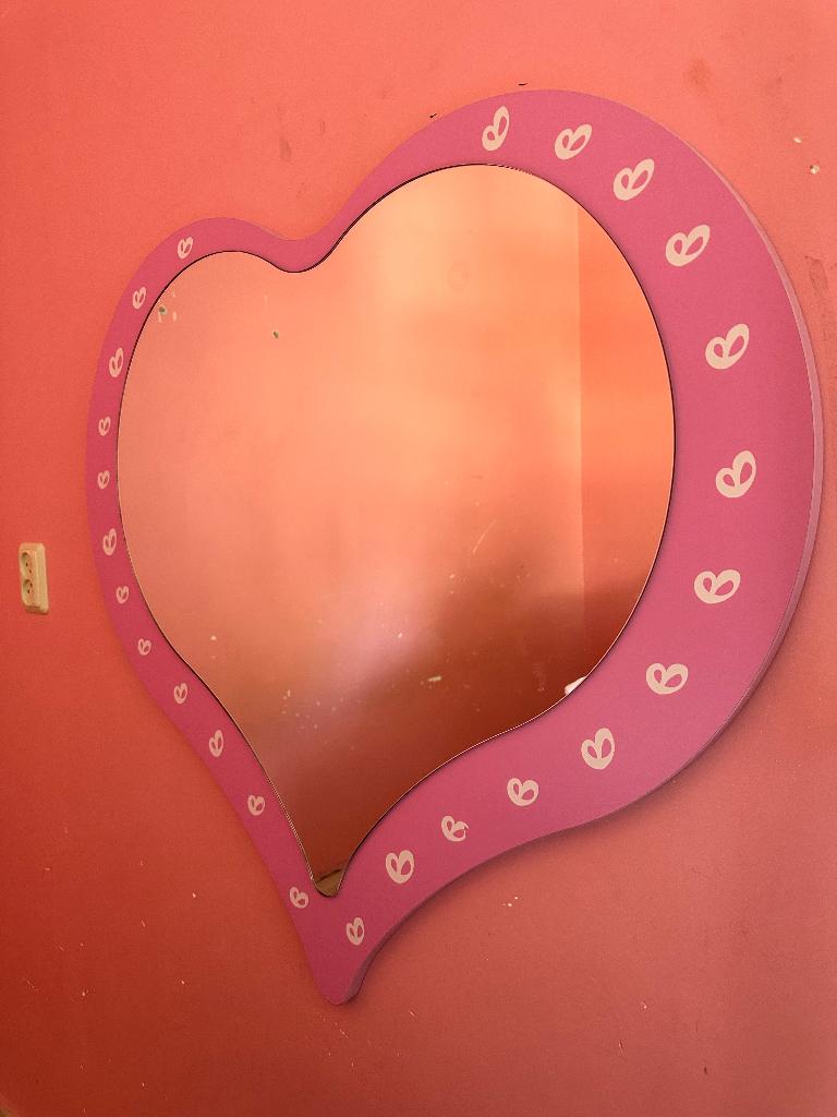 Leuke hartvormige spiegel – perfect voor kinderkamer, Huis en Inrichting, Woonaccessoires | Spiegels, Ophalen, Zo goed als nieuw