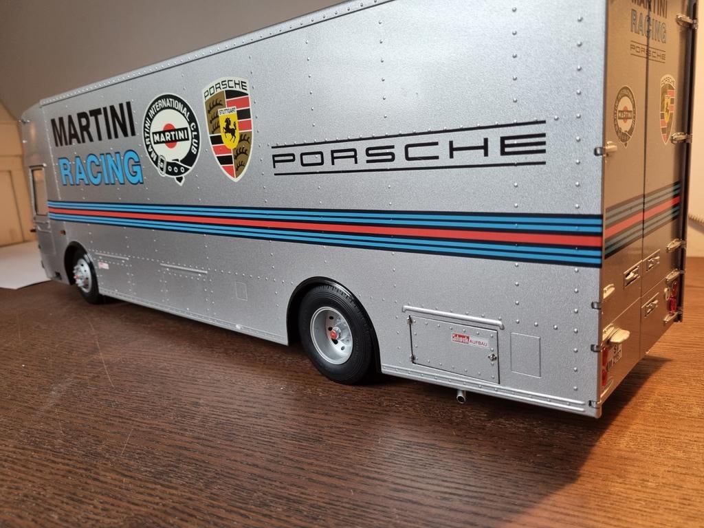Martini Racing Porsche Mercedes-Benz Renntransporter, Ophalen of Verzenden, Zo goed als nieuw, Bus of Vrachtwagen