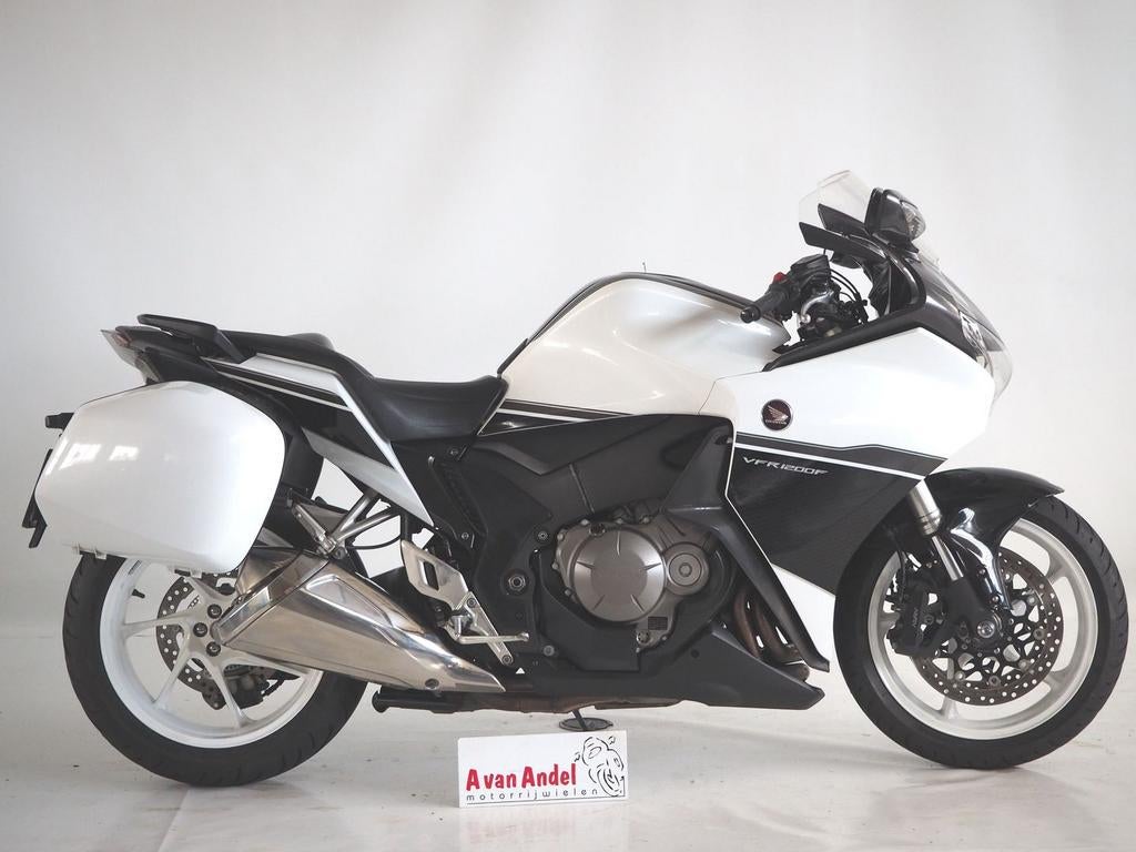 HONDA VFR 1200 F (bj 2015) 94,032 km, HONDA, 4 cilinders, Motorrijbewijs A, Onbekend