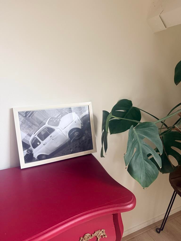 Fiat 500 in Rome - Fotoschilderij met witte lijst, Huis en Inrichting, Ophalen of Verzenden, Nieuw, Schilderij, Minder dan 50 cm