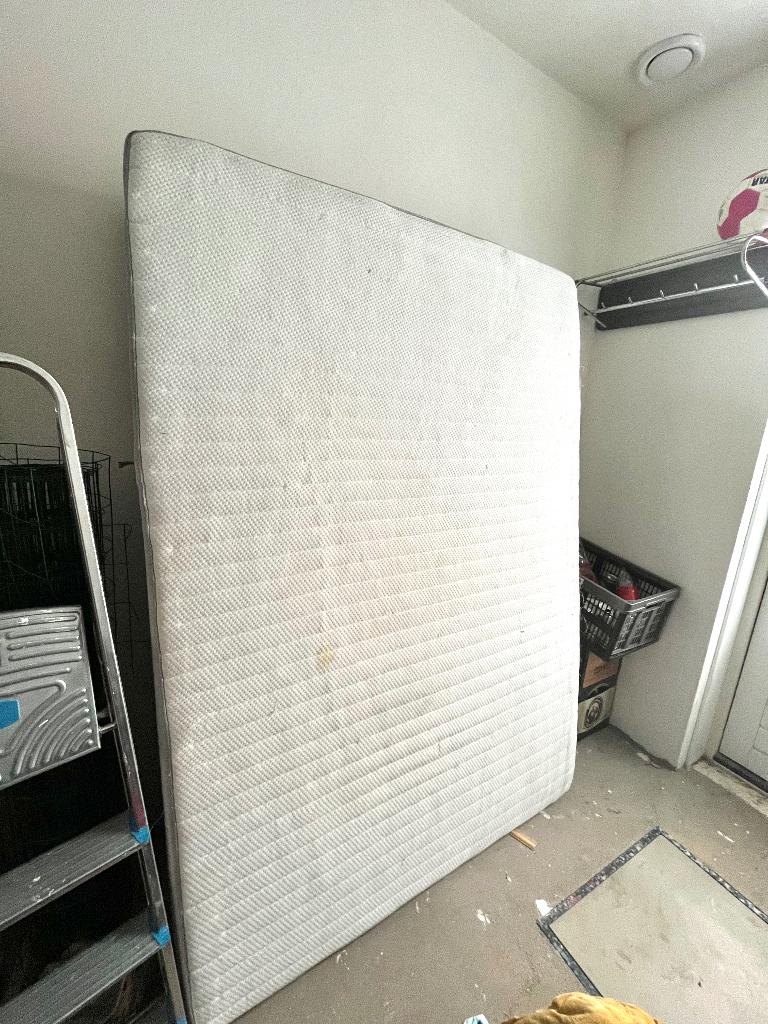 Gratis: Matras 140x200cm, Huis en Inrichting, Ophalen, Gebruikt, Tweepersoons, 140 cm