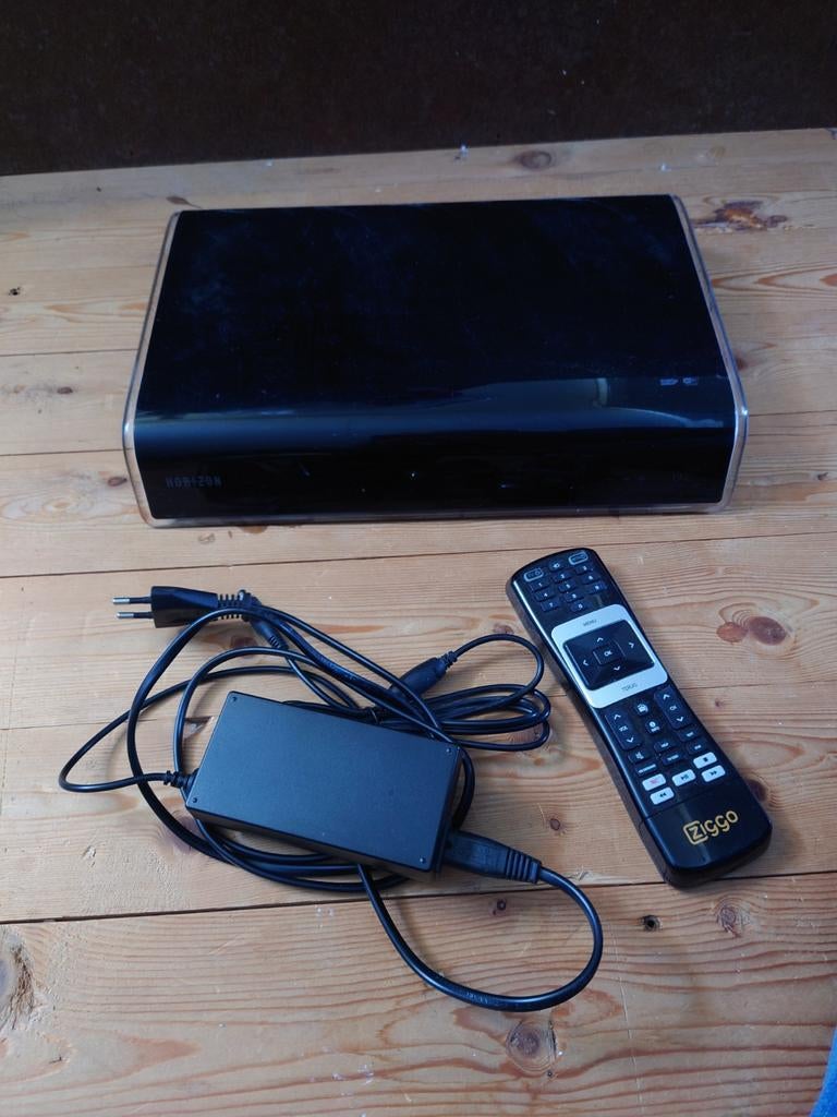 Ziggo Horizon Mediabox met afstandsbediening en adapter, Ophalen, Gebruikt, Harddiskrecorder