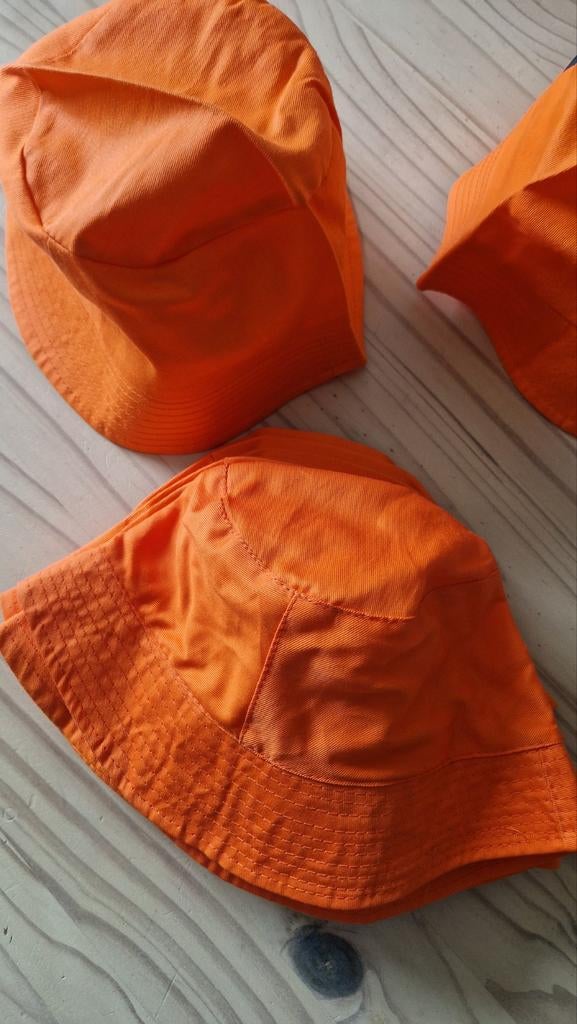 ORANJE hoedjes petjes totaal 10. NIEUW.Mag per stuk, Ophalen of Verzenden, Zo goed als nieuw, Hoed of Pruik, Oranje of Koningsdag