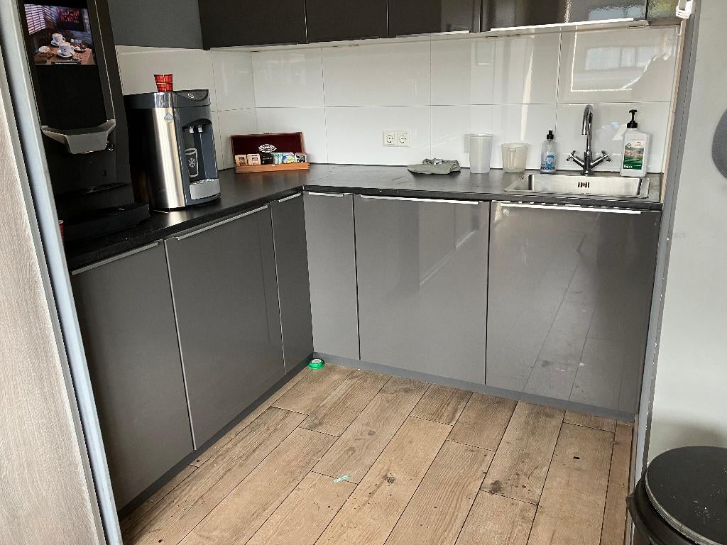 Ikea keuken met aparatuur, Huis en Inrichting, Keuken | Complete keukens, Ophalen, Gebruikt, Wit, Hoekkeuken