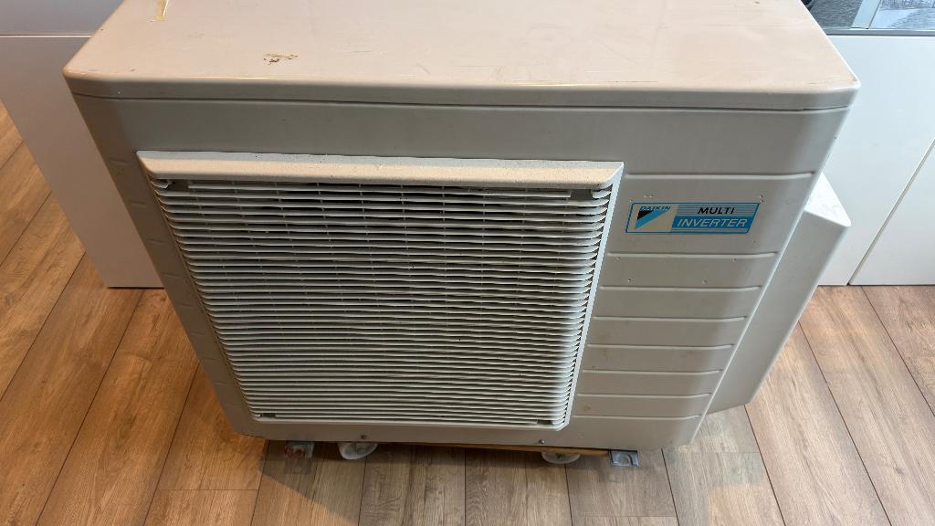 Daikin multisplit buiten unit defect!, Ophalen, Koelen en Ontvochtigen, 3 snelheden of meer, 100 m³ of groter