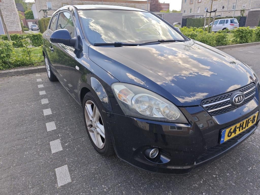 Kia (Pro) Cee d 1.6 2008 Zwart - Motorschade, Auto's, Kia, Voorwielaandrijving, 4 cilinders, Leder en Stof, Zwart