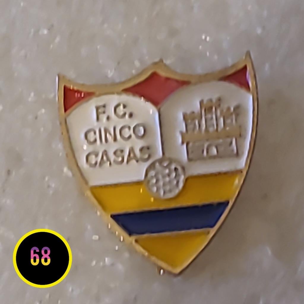 Pin F.C. Cinco Casas - Voetbalclub pin, Verzamelen, Speldjes, Pins en Buttons, Verzenden, Gebruikt, Sport, Speldje of Pin