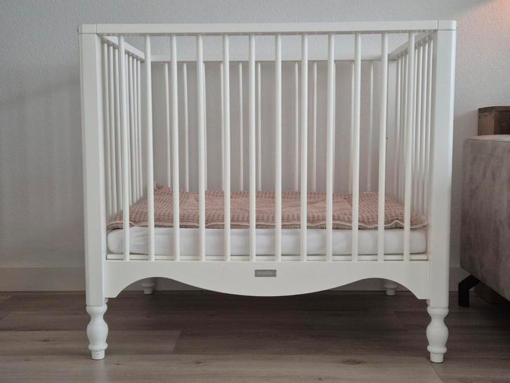 Box Belle wit, incl. matras en hoeslaken, Kinderen en Baby's, Boxen, Gebruikt, Rechthoekig, In hoogte verstelbaar, Boxkleed, Ophalen