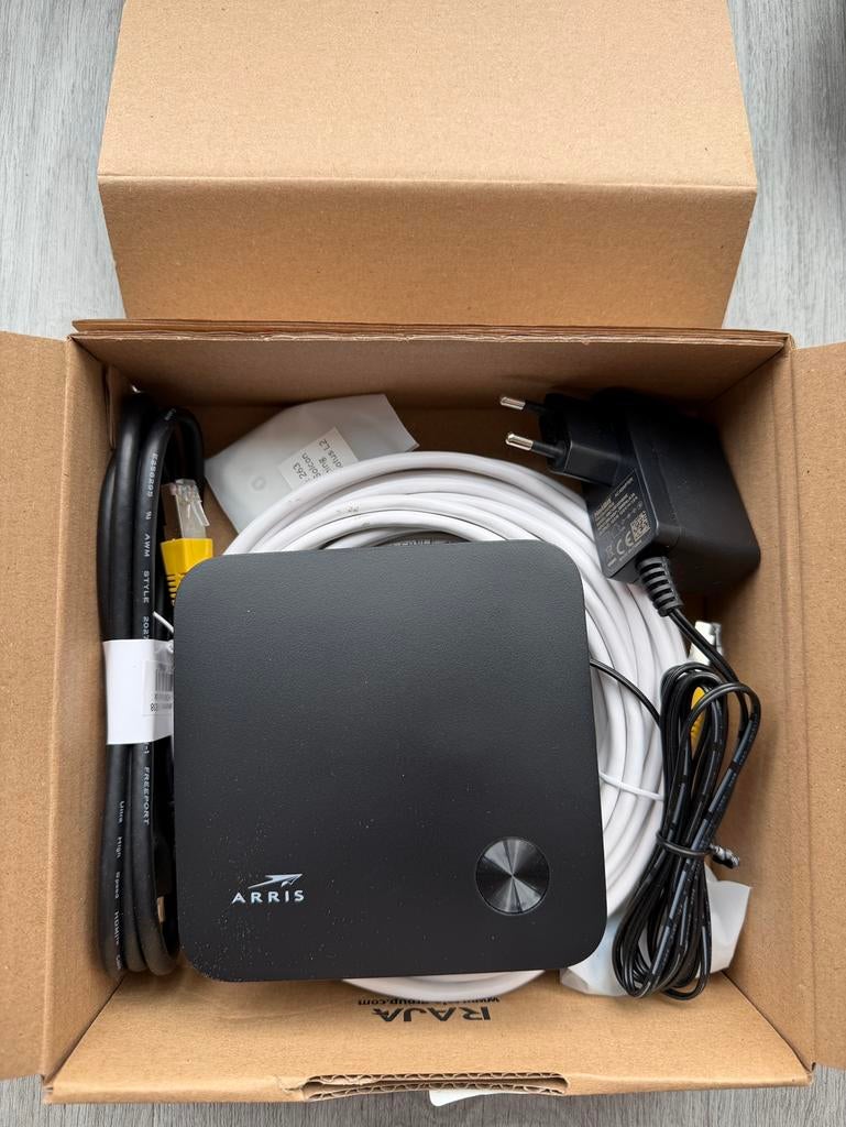 Solcon / Arris VIP 5202 4K TV box, NIEUW in doos, LEES!, Ophalen of Verzenden, Nieuw