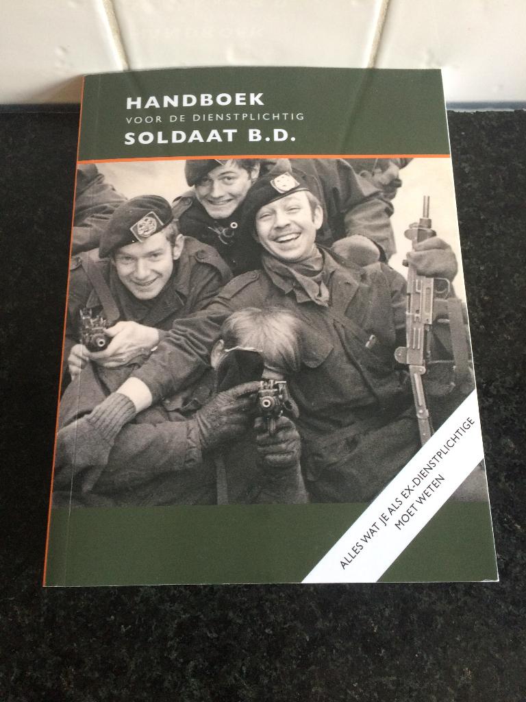 Handboek voor de dienstplichtige soldaat b.d Michiel Hegener, Ophalen of Verzenden, Zo goed als nieuw, Michiel Hegener, Landmacht