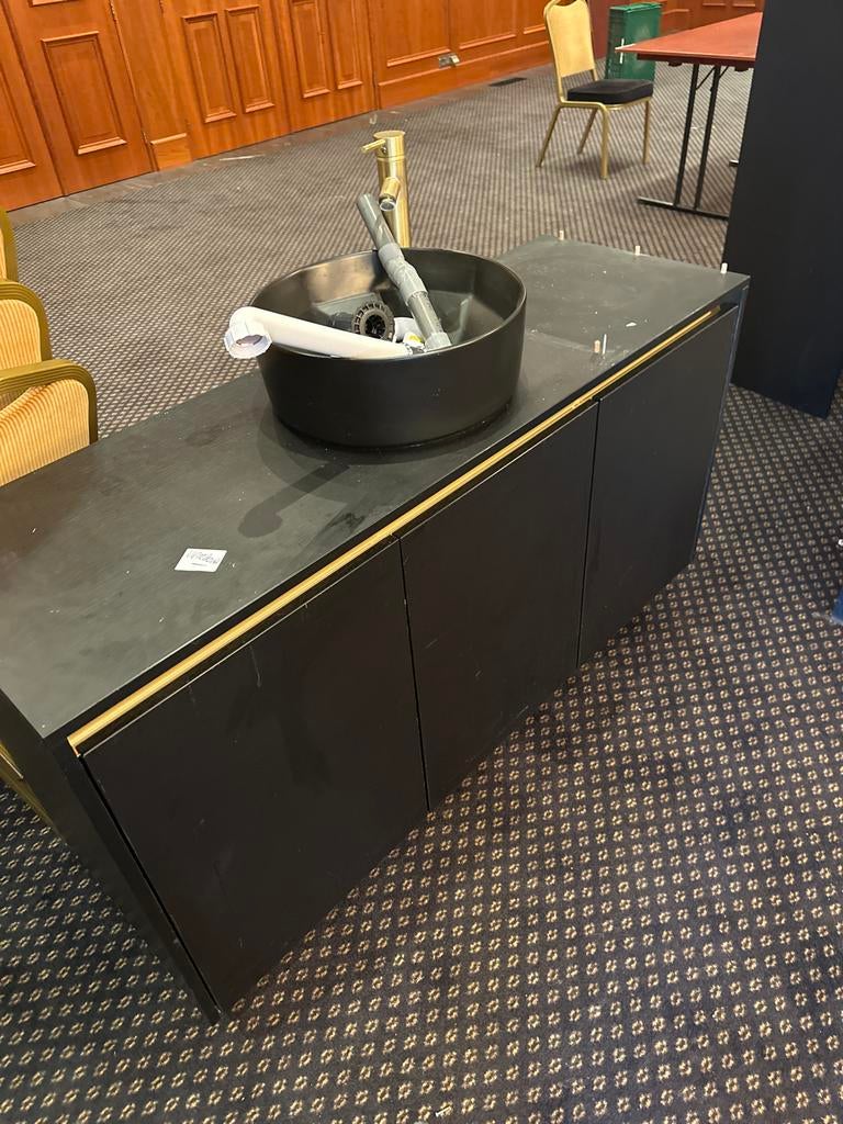 Zwart dressoir met waskom en kraan, Ophalen of Verzenden, Gebruikt