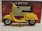 Grote Vespa 125 Primavera scooter geel Revell 1:9 KRD, Hobby en Vrije tijd, Modelauto's | 1:5 tot 1:12, Ophalen of Verzenden, Zo goed als nieuw