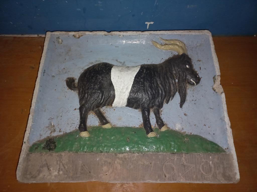 Antieke gevelsteen, Ophalen