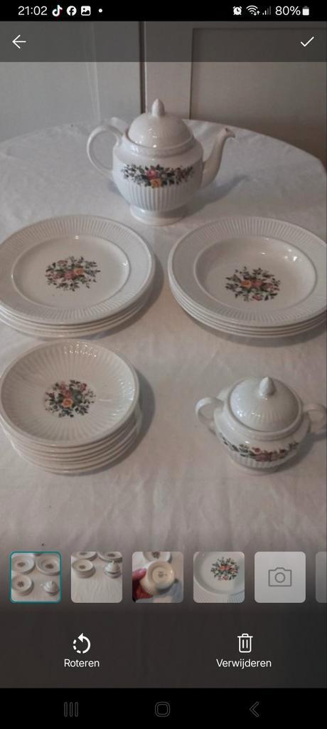 Wedswood Servies met bloemenpatroon, Huis en Inrichting, Keuken | Servies, Gebruikt, Bord(en), Wedgwood, Overige materialen, Ophalen