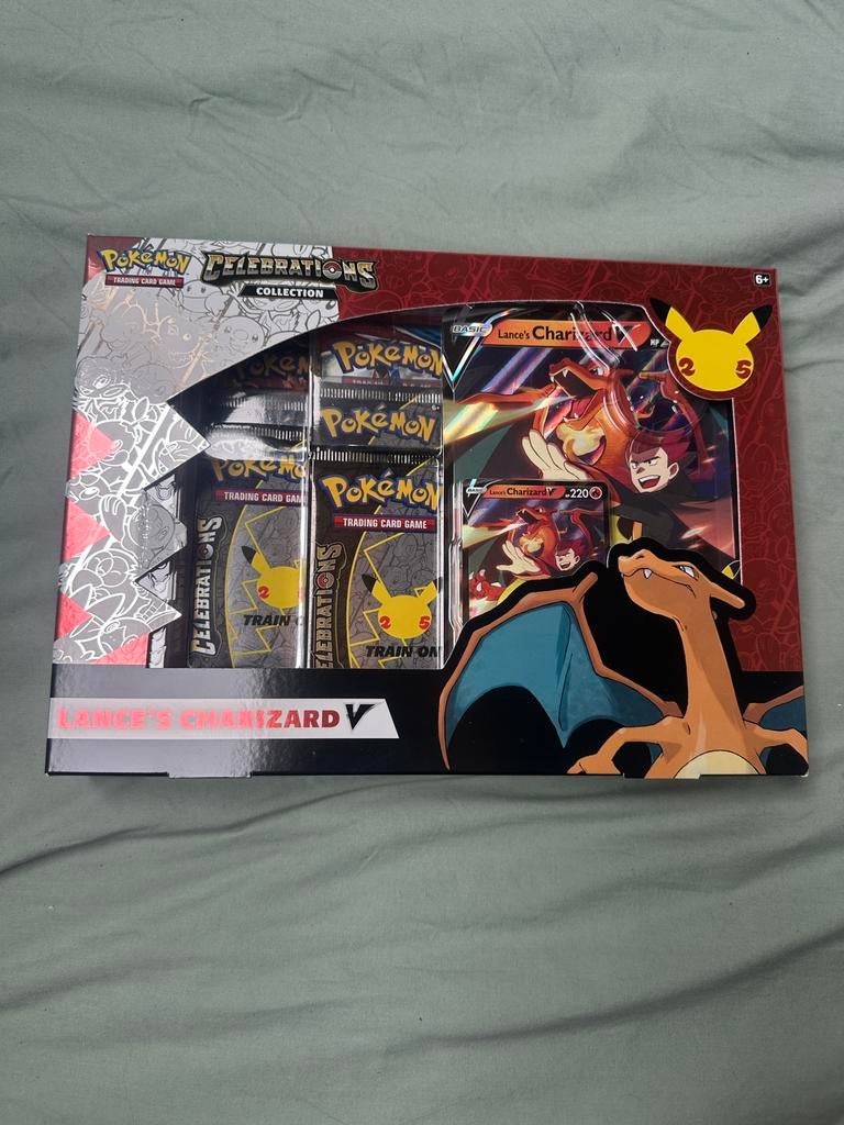Celebrations Collection: Lance’s Charizard V, Hobby en Vrije tijd, Verzamelkaartspellen | Pokémon, Ophalen of Verzenden, Zo goed als nieuw