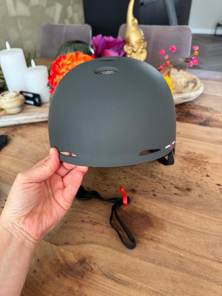 Triple Eight skate helm zwart L/XL (59-61cm), Sport en Fitness, Skateboarden, Ophalen of Verzenden, Gebruikt, Bescherming