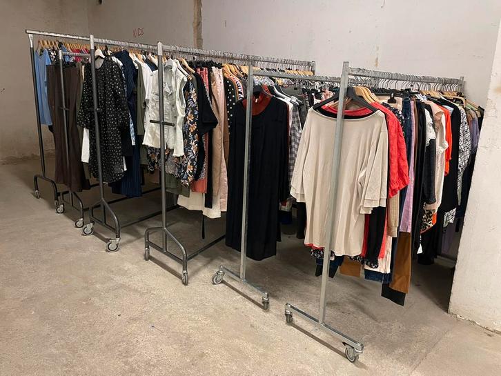 Partij nieuwe dameskleding ca 550 stuks, Kleding | Dames, Overige Dameskleding, Zo goed als nieuw, Ophalen