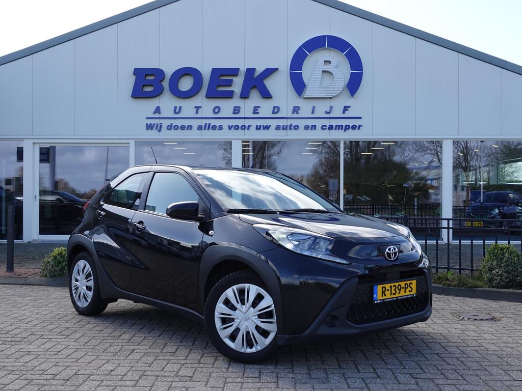 Toyota Aygo X 1.0 VVT-i MT Play CAMERA | ADAPT. CRUISE | BT-, Auto's, Toyota, Stof, Gebruikt, 920 kg, 4 stoelen