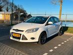 Ford Focus 1.6 125pk | 119.000km | CarPlay | Camera | APK-26, Auto's, Zwart, 4 cilinders, 635 kg, Wit
