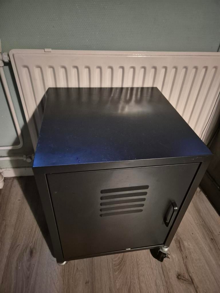 Zwart metalen lockerkastje op wielen, Huis en Inrichting, Kasten | Lockerkasten, Ophalen, Gebruikt, Industrieel