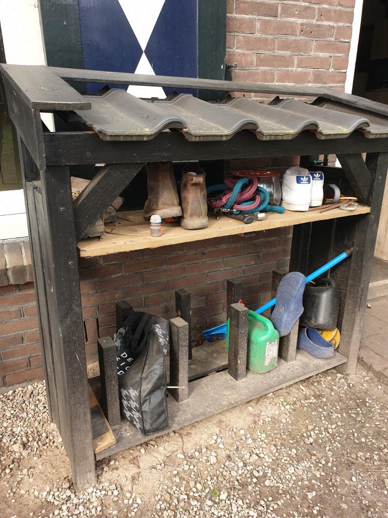 Houten opberghok voor laarzen. Ophalen in Twello, Ophalen