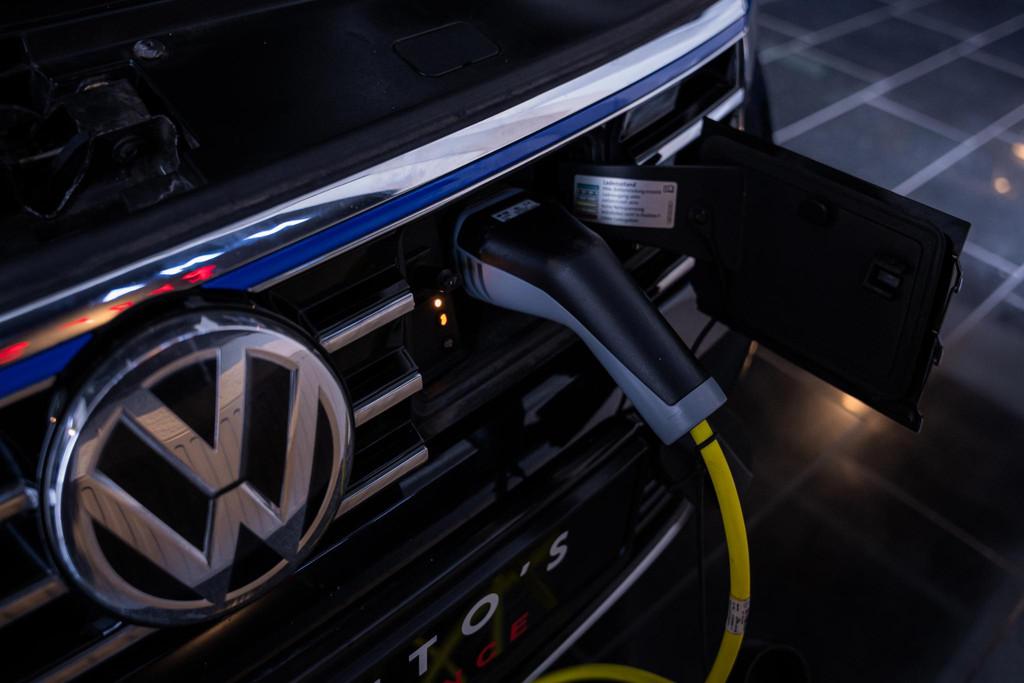 Volkswagen Passat Variant 1.4 TSI GTE Highline PANO | ACC |, Auto's, Gebruikt, Plug-in hybride, Hybride Elektrisch/Benzine, 1600 kg