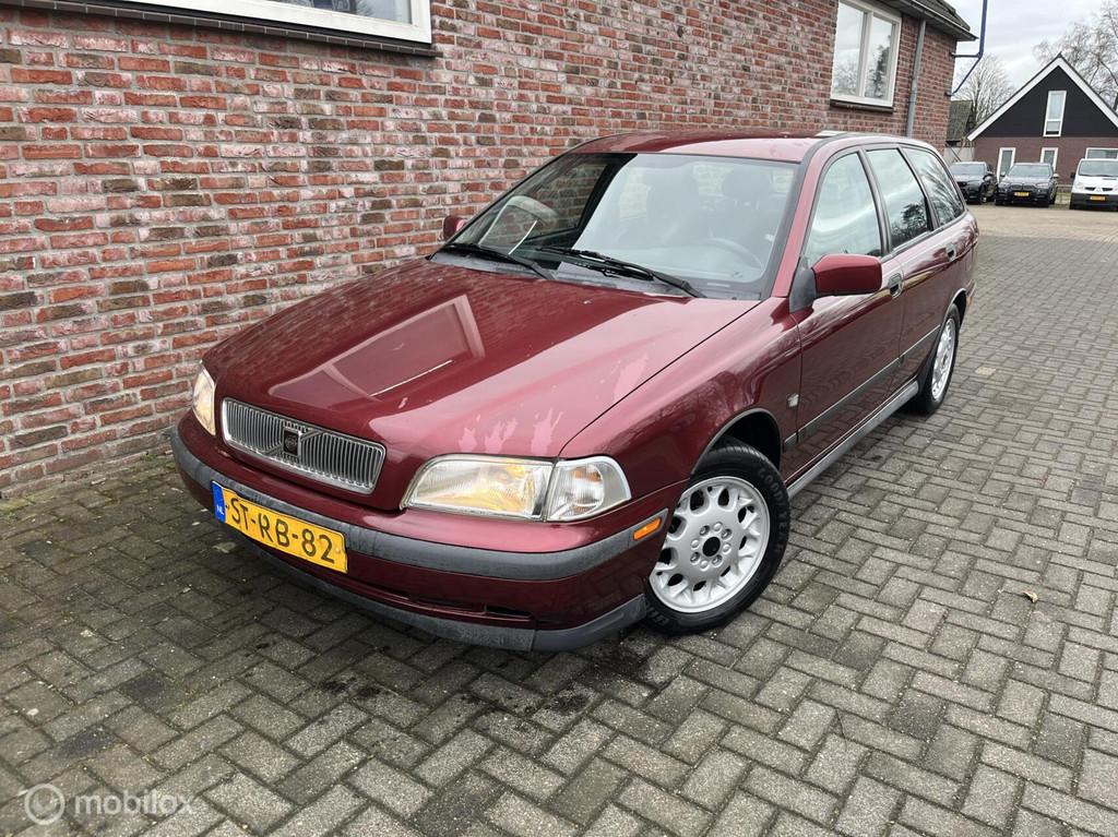 Volvo V40 2.0 Exclusive, Gebruikt, 4 cilinders, 500 kg, Velours