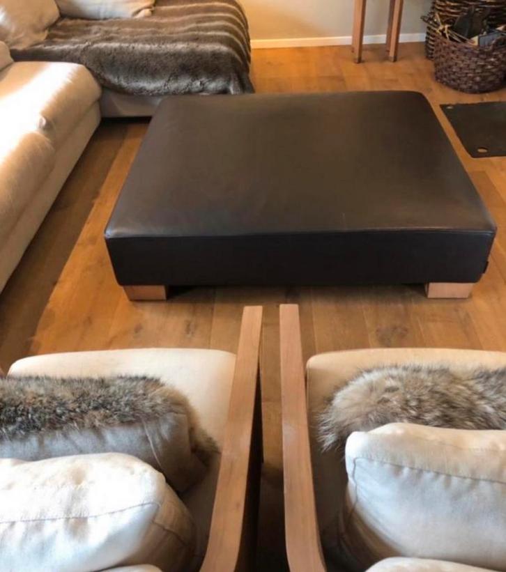 FLEXFORM design poef 130 x 130 cm. Donkerbuin leer, Huis en Inrichting, Banken | Voetenbanken en Poefen, Zo goed als nieuw, 125 cm of meer