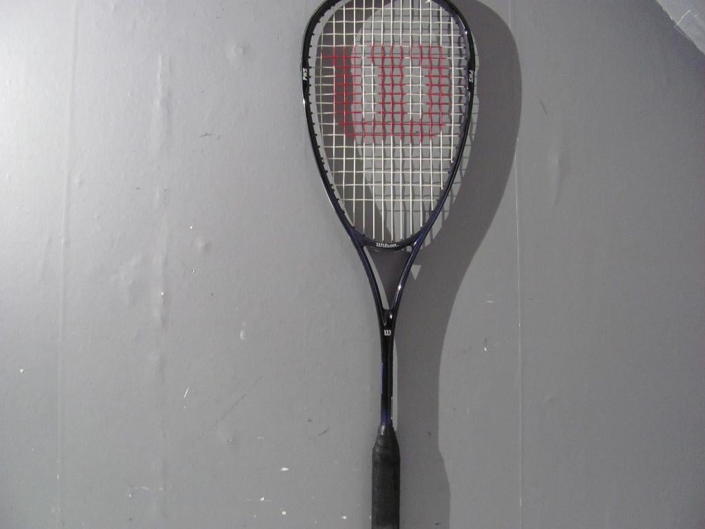 squashracket van Wilson the aggressor 100 aero high, Sport en Fitness, Squash, Ophalen of Verzenden, Zo goed als nieuw, Racket