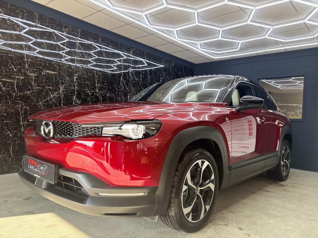 Mazda MX-30 e-SkyActiv R-EV 170 Makoto PANO/ BOSE SPEAKERS, Auto's, Mazda, 74 pk, Zwart, 4 cilinders, Leder en Stof