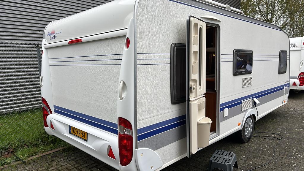 Hobby 560 KMFE met airco en Isabella voortent, Caravans en Kamperen, Stapelbed, Rondzit, Hobby, Meer dan 6