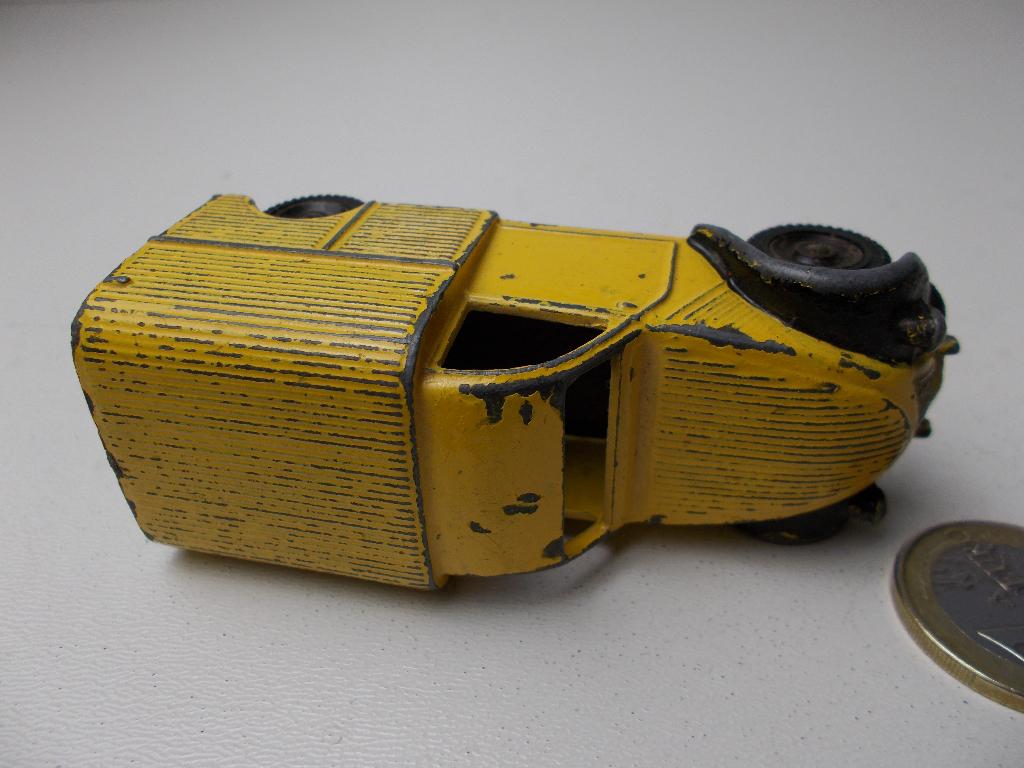 1959 Dinky Toys 25D CITROEN 2CV ANWB (Opknapper.), Ophalen of Verzenden, Gebruikt, Auto, Dinky Toys