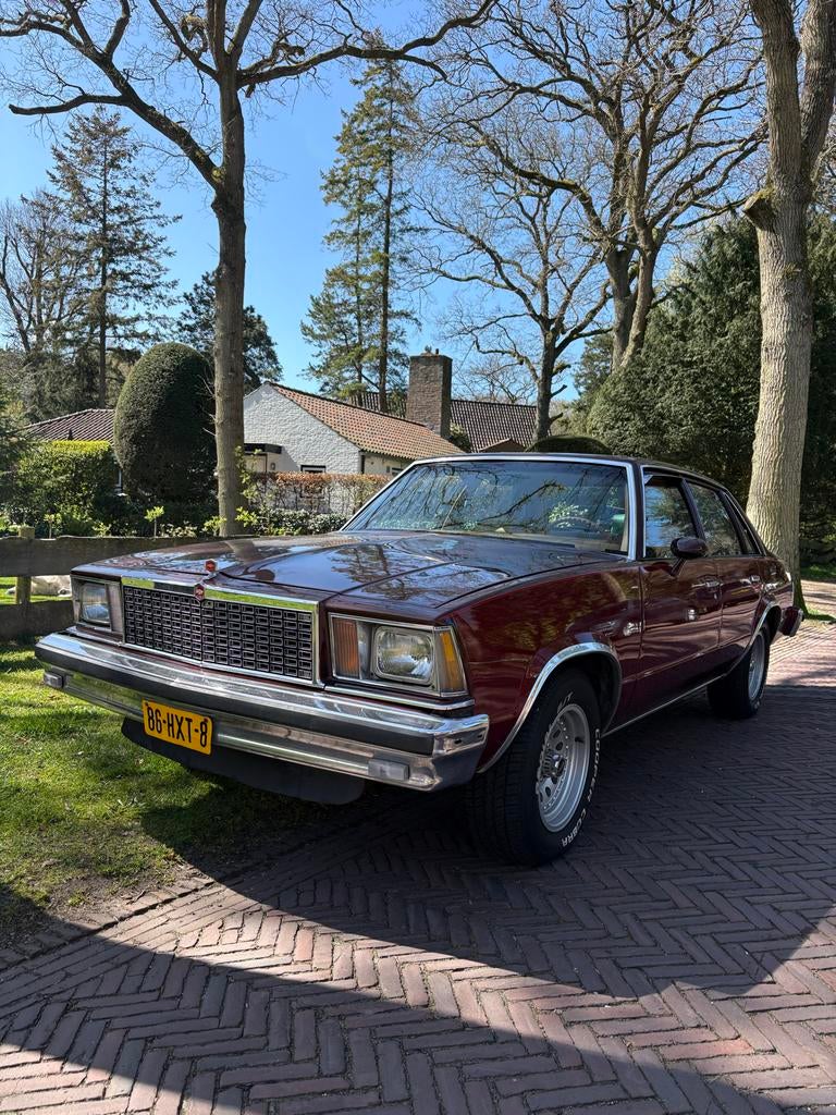 Chevrolet Malibu 1978 Rood, Stof, 4998 cc, Particulier, 6 stoelen