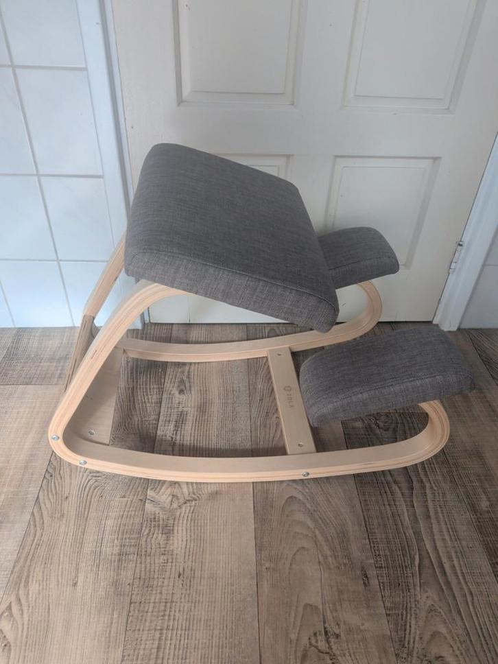 Ergonomische Kniestoel - Comfortabel en Stijlvol, Huis en Inrichting, Bureaustoelen, Zo goed als nieuw, Bureaustoel, Grijs, Ergonomisch