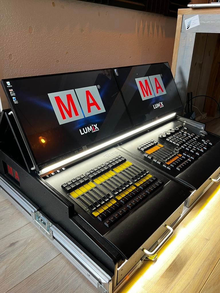 GrandMA2 OnPC Complete Tourkit + Flightcase, Muziek en Instrumenten, Licht en Laser, Ophalen, Zo goed als nieuw, Licht