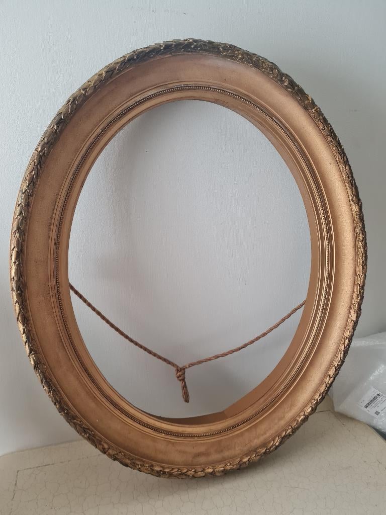 Antieke zeer grote verdiepte lijst