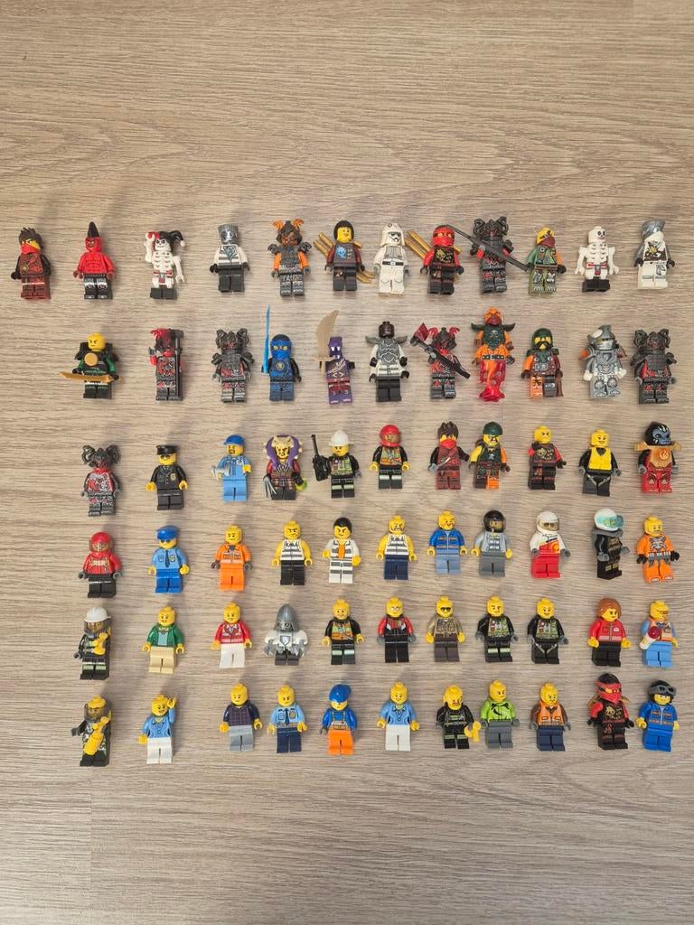 LEGO 67 minifiguren veel ninjago+ accessoires partij, Ophalen of Verzenden
