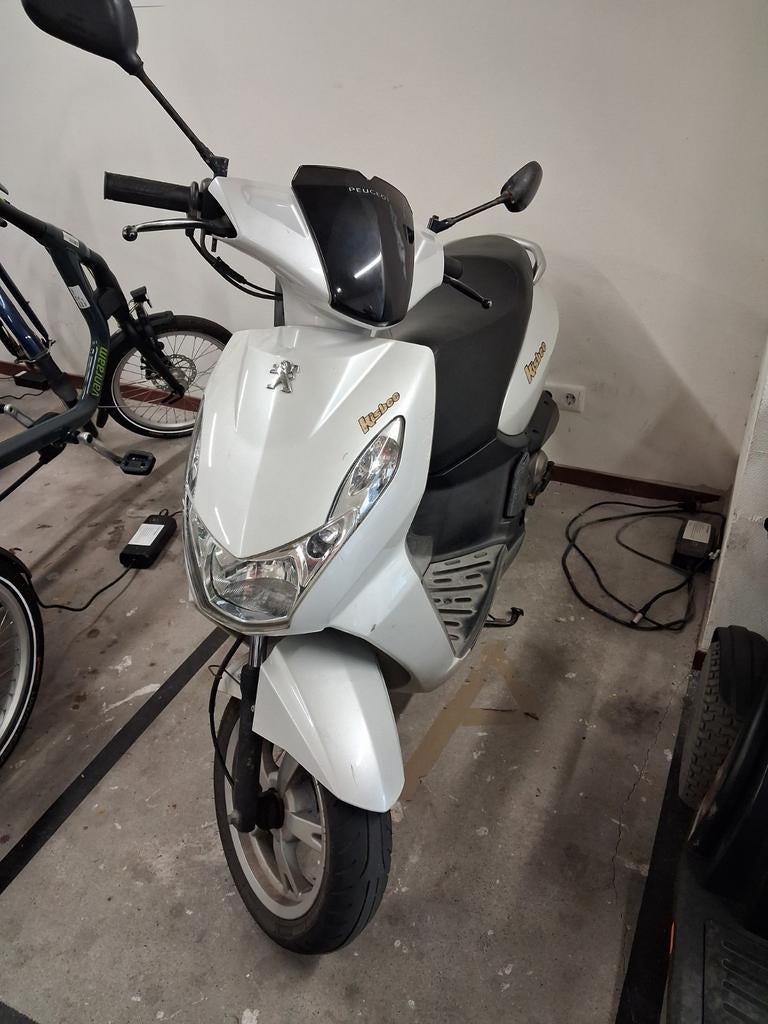 Peugeot Kisbee 4T (2014) geel kenteken – Project/Opknapper, Fietsen en Brommers, Scooters | Peugeot, Ophalen, Gebruikt, Benzine