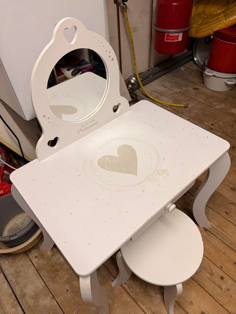 Kaptafel voor kind met krukje en spiegel, Huis en Inrichting, Tafels | Kaptafels, Ophalen, Minder dan 50 cm, Gebruikt, Minder dan 100 cm