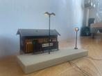 Vollmer toiletgebouw aan perron met verlichting, Hobby en Vrije tijd, Modeltreinen | H0, Overige merken, Gelijkstroom of Wisselstroom