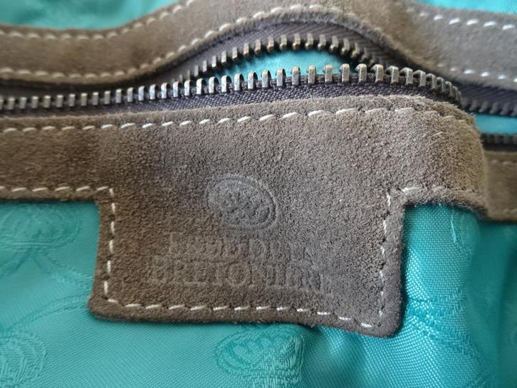 Fred de la Bretoniere handtas - suede., Sieraden, Tassen en Uiterlijk, Tassen | Damestassen, Zo goed als nieuw, Handtas, Overige kleuren
