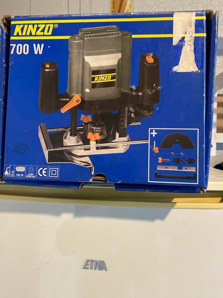 Kinzo bovenfrees 700 W plus 3 freesjes, Verzenden, Gebruikt, Elektrisch, Bovenfrees
