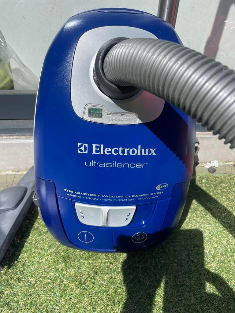 Krachtig Electrolux ultrasilence 1800W +5 nieuw stofzakken, Witgoed en Apparatuur, Stofzuigers, Ophalen of Verzenden, Zo goed als nieuw