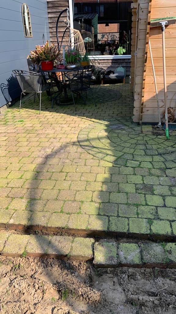 Gratis afhalen beton 15x15 geel roze, Tuin en Terras, Ophalen, Gebruikt, Klinkers, 10 m² of meer