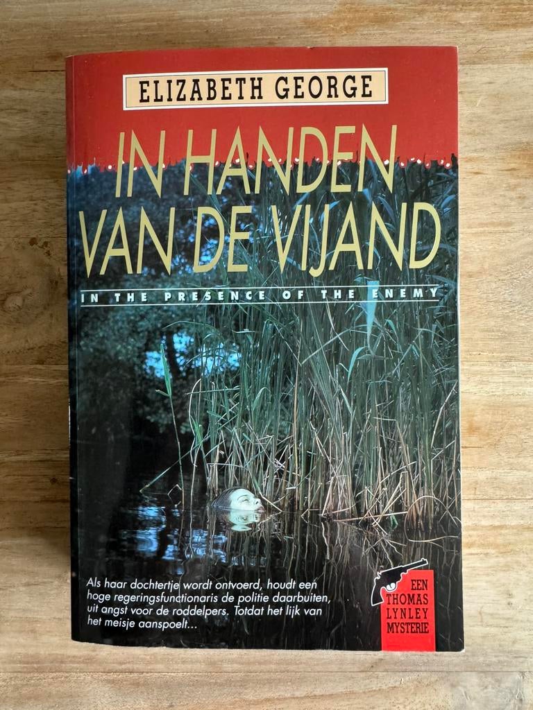 Elizabeth George - In handen van de vijand, Boeken, Ophalen of Verzenden, Zo goed als nieuw