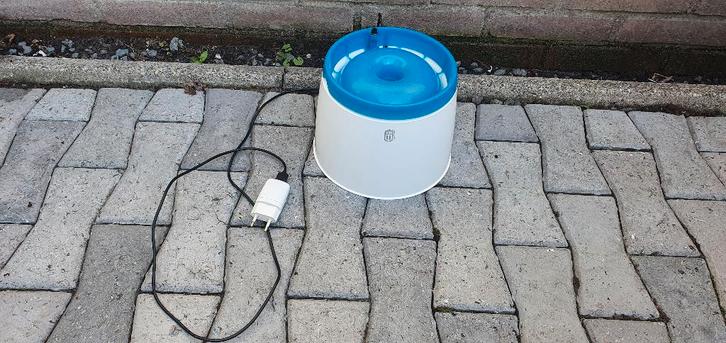 te koop hard kunstoffen katten drinkbak met fontei, Dieren en Toebehoren, Kattenvoerbakken en Drinkbakken, Nieuw, Automatisch
