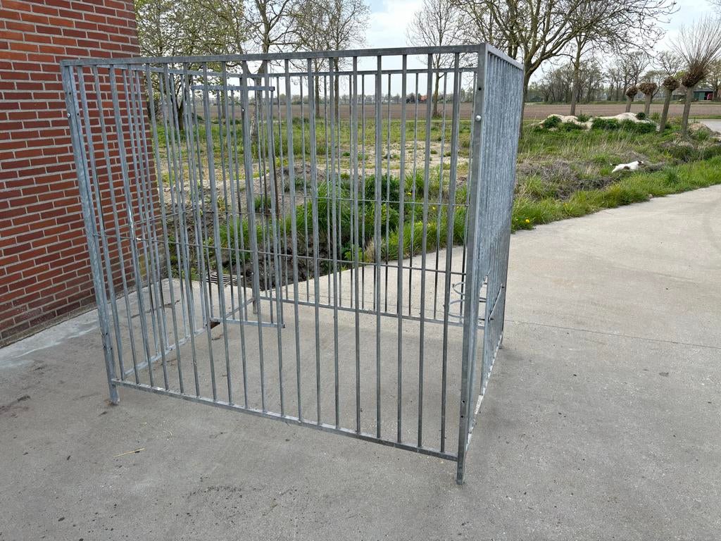 Honden kooi/buiten kooi, Ophalen