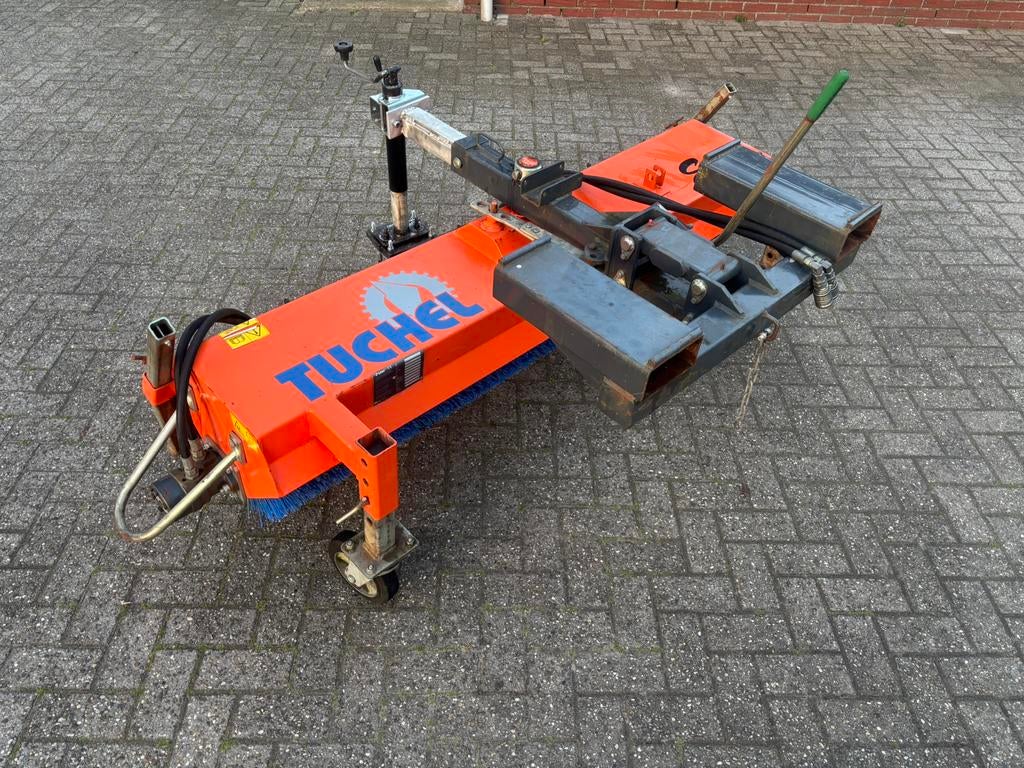 tuchel veegmachine, borstel machine, heftruck, shovel, Ophalen