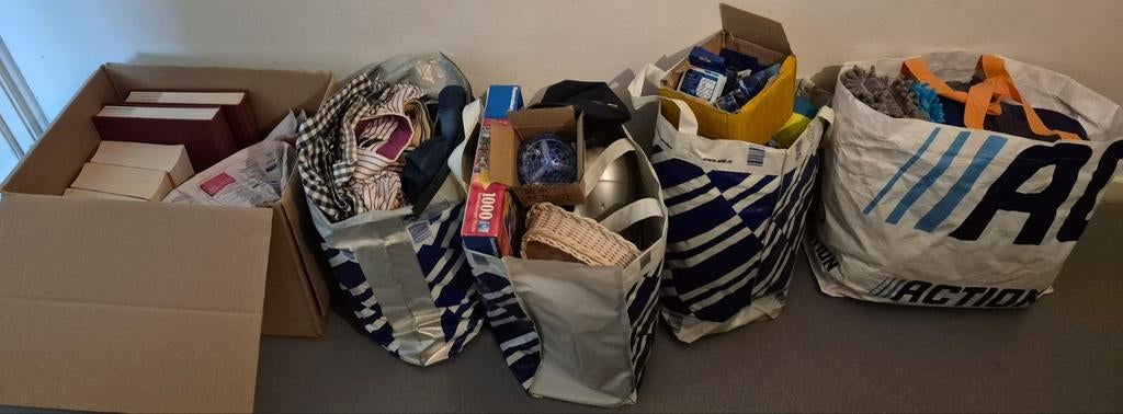 Kraam vol! Mooie partij met (merk)kleding,speelgoed,sieraden, Diversen, Rommelmarktspullen, Ophalen, Zo goed als nieuw